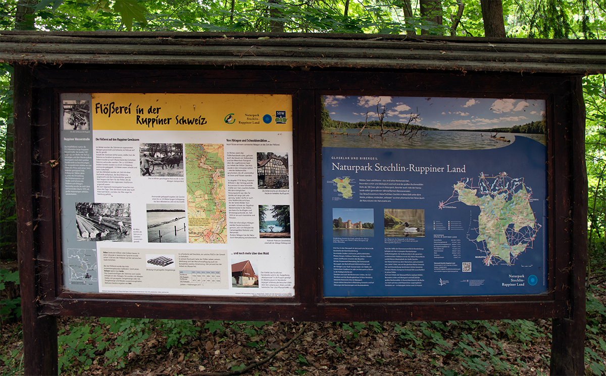 Informationstafeln Zur alten Flößerei in der Ruppiner Schweiz und zum Naturpark Stechlin Ruppiner Land bei 53.0189267, 12.8094333.